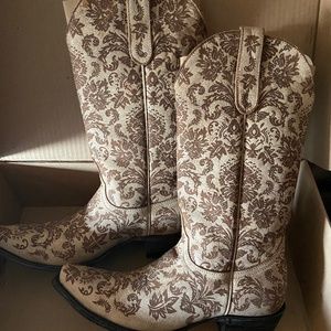 Florence Boots NEW 9
